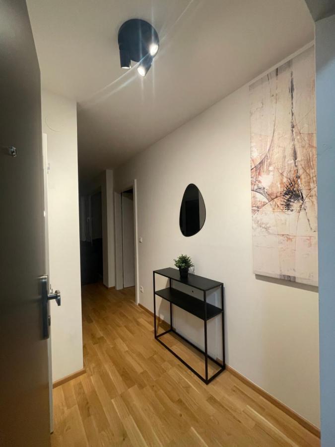 וינה A Place To Call Home מראה חיצוני תמונה